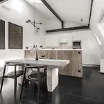 Luxury Apartment Golden Triangle Ac