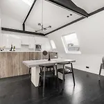Luxury Apartment Golden Triangle Ac