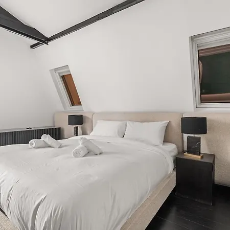 Luxury Golden Triangle Ac